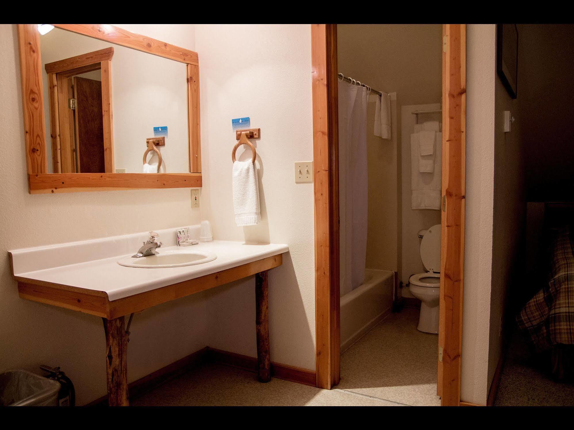 אשפורד Whittaker'S Motel & Historic Bunkhouse מראה חיצוני תמונה